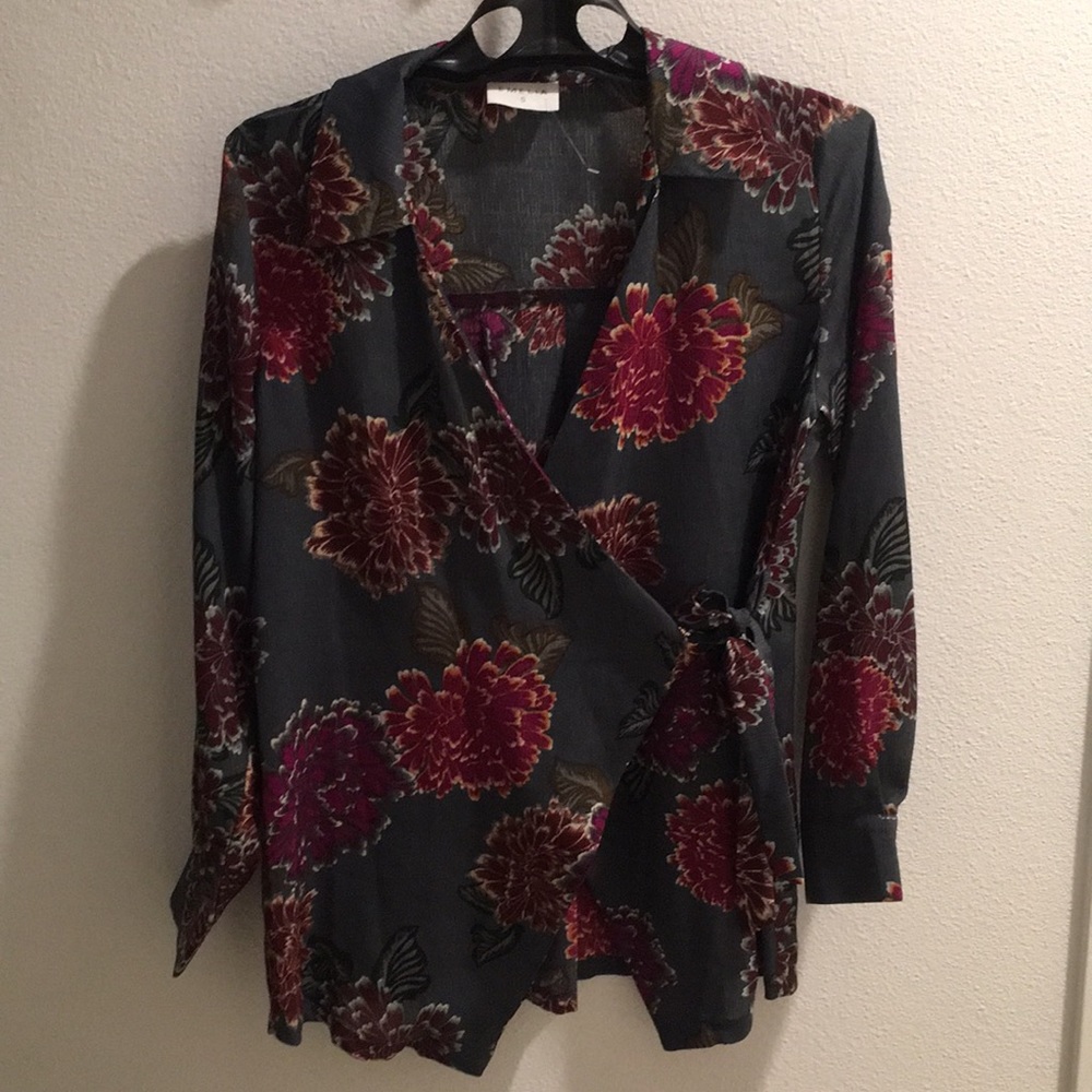 NWOT wrap around blouse!
